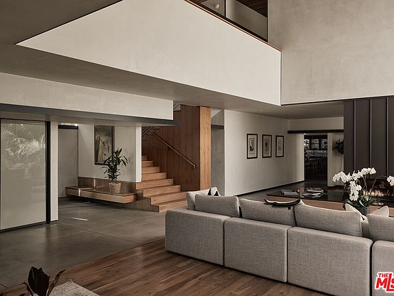 2nd image of 2496 Mandeville Canyon Rd