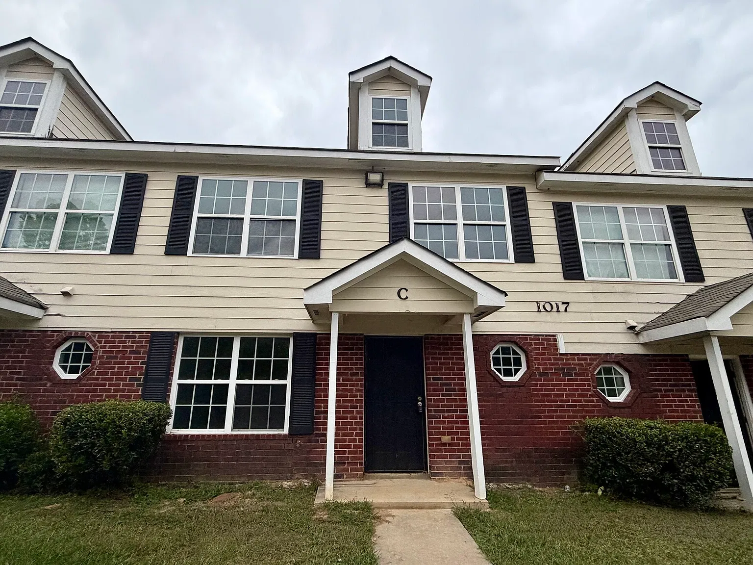 4 bed, 3.0 bath, 1380 sqft, $1,450 — Photo 1