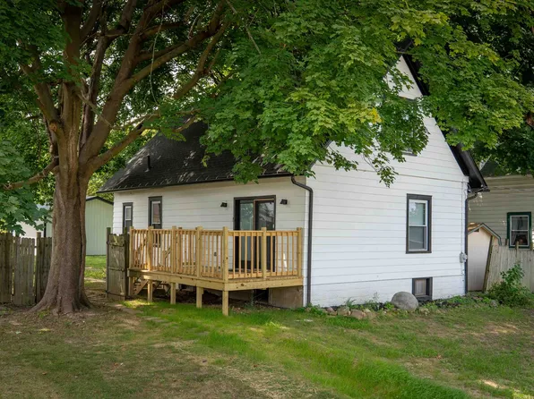 210 Edwin St NW, Hartville, OH 44632