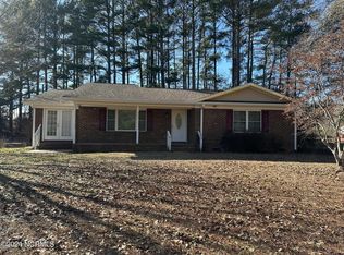 1220 S McNeill St, Carthage, NC 28327