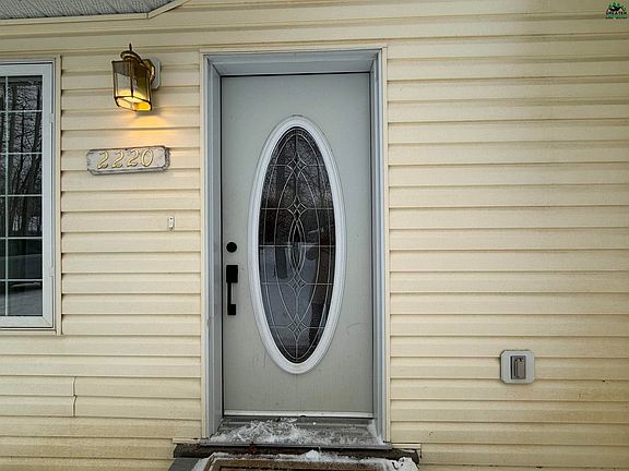 3rd image of 2220 Chateau Ct