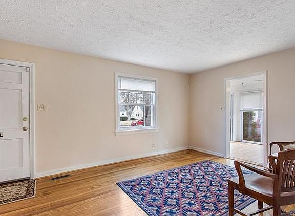 5th image of 5101 W Franklin St