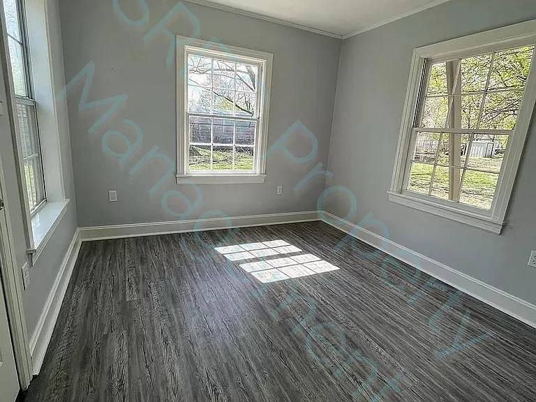 1109 E Moore Ave — Photo 4