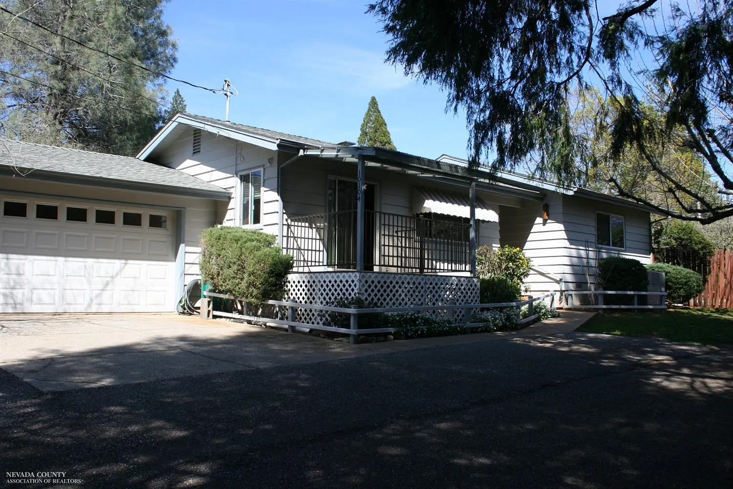 10104 East Dr photo 1
