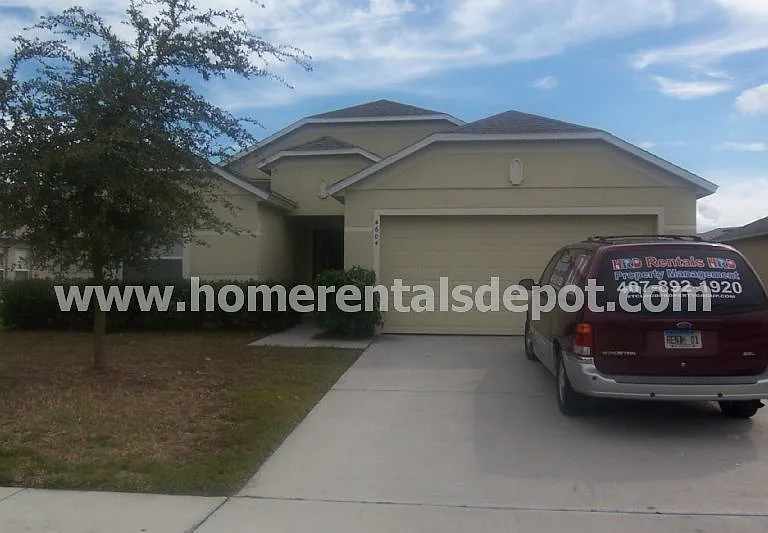 4604 Woodford Dr — Photo 1