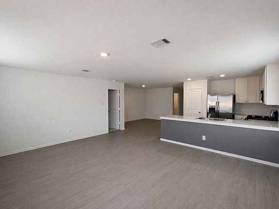 3rd image of 15679 Plum Brook Dr