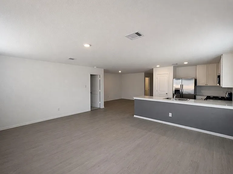 15679 Plum Brook Dr — Photo 3