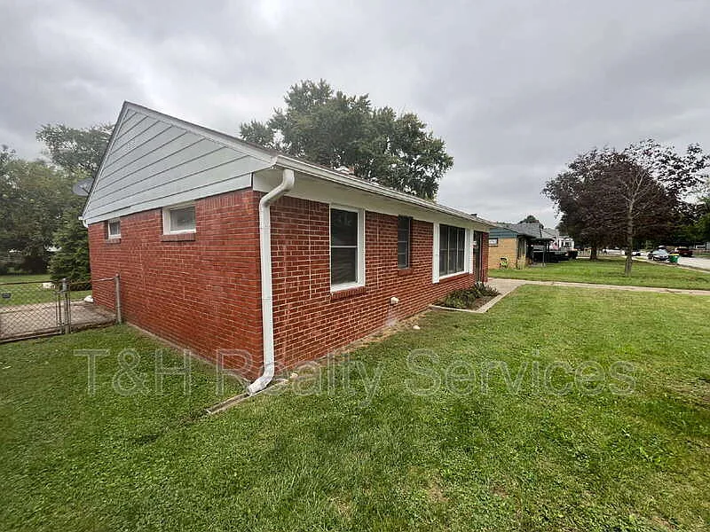3 bed, 2.0 bath, 1528 sqft, $1,750 — Photo 3