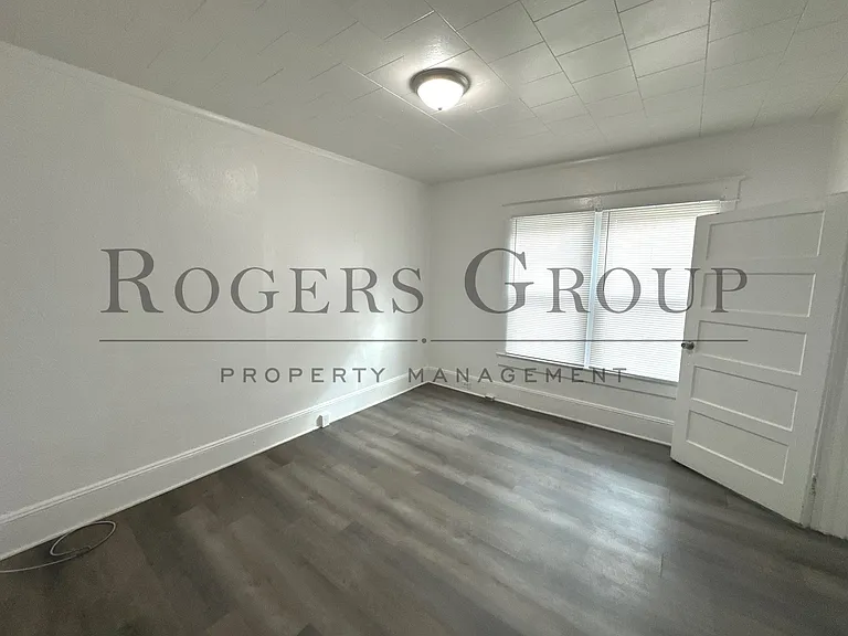402 E Montgomery St — Photo 1