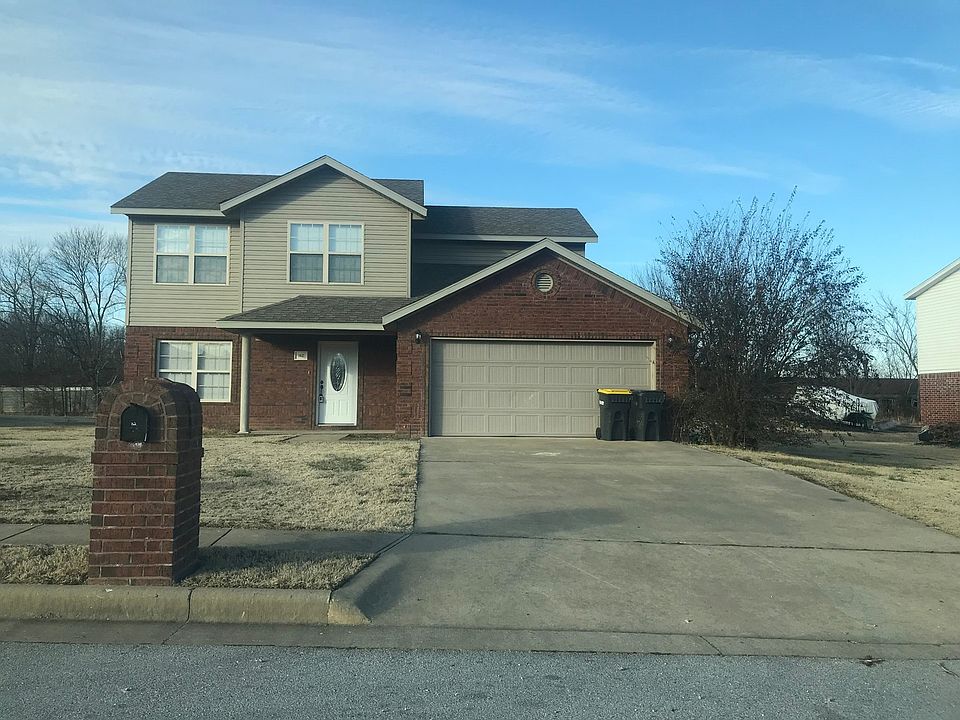 2nd image of 162 Alexandra Loop