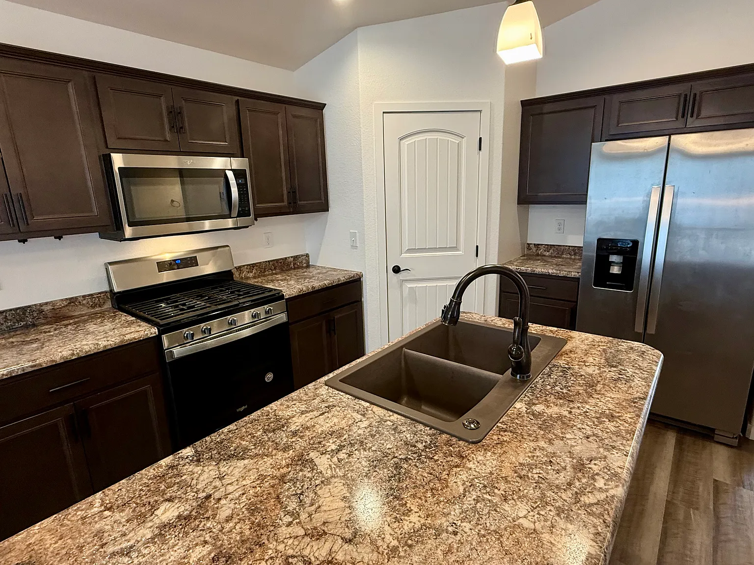 4 bed, 2041 sqft, $2,600 — Photo 4