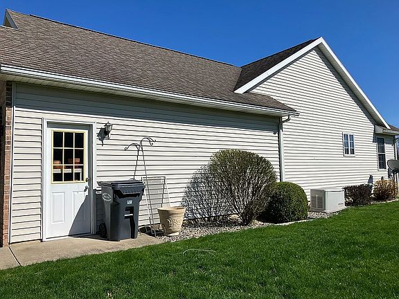 4th image of 3170 E V Ave