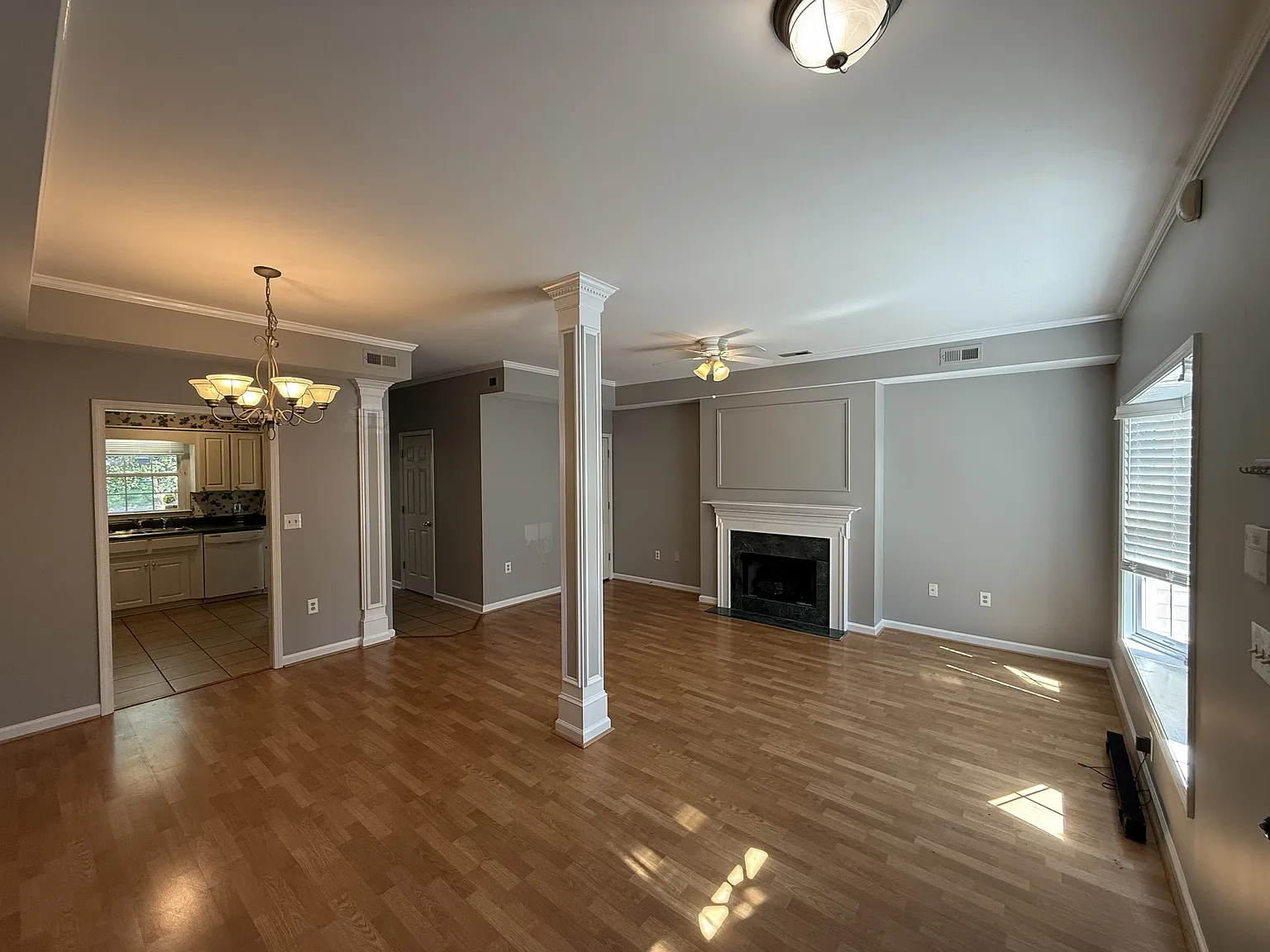 2 bed, 2.5 bath, 1274 sqft, $1,300 — Photo 2