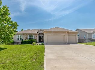996 Sicklebar Dr, Peculiar, MO 64078