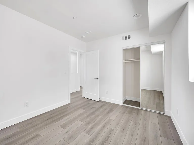 1150 W 38th St — Photo 100