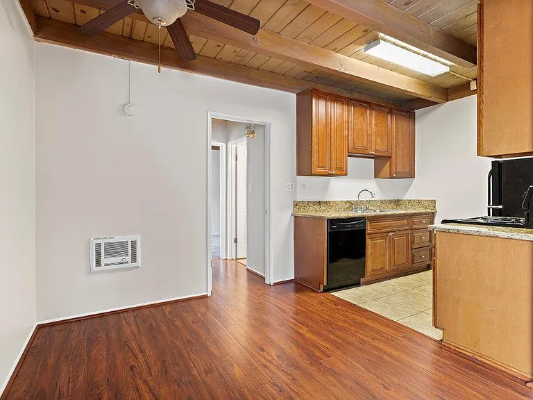 Parthenia Terrace Apartments — Photo 46