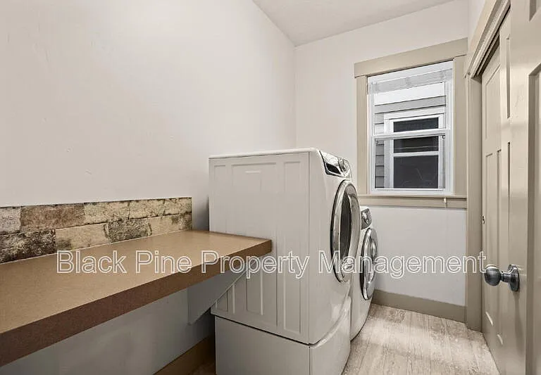 909 N 31st St — Photo 19