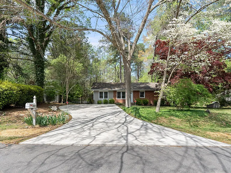 8907 Rollingwood Rd — Photo 25