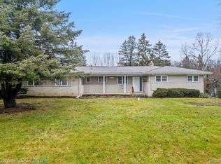 6210 Waldon Rd, Clarkston, MI 48346