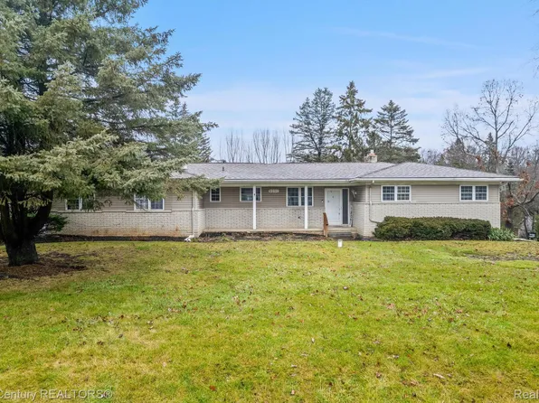 6210 Waldon Rd, Clarkston, MI 48346