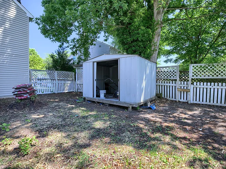 453 Waverly Pl — Photo 30