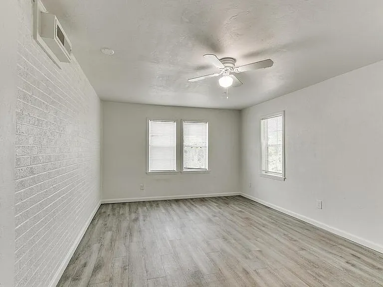 1501 NE Grand Blvd — Photo 5