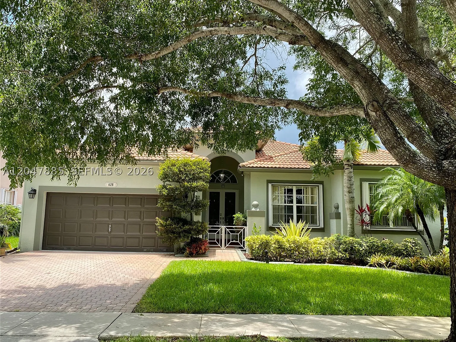 4 bed, 2457 sqft, $5,490 — Photo 2