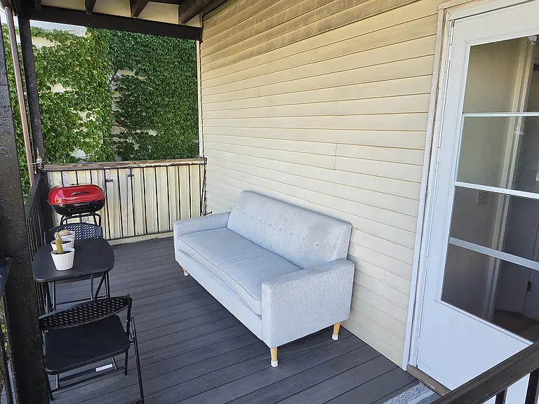 667 Saratoga St #2 — Photo 9