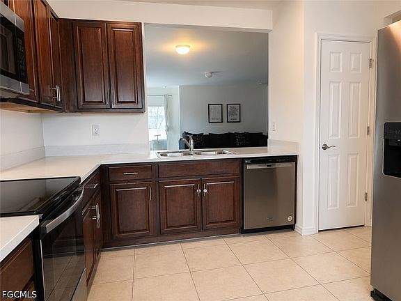 5th image of 2624 NE 7th Ave