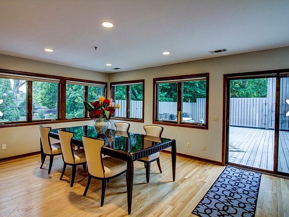 2nd image of 935 19th Ave SE #1