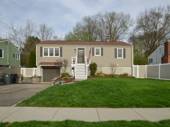 32 Gresham Street, Milford, CT 06461