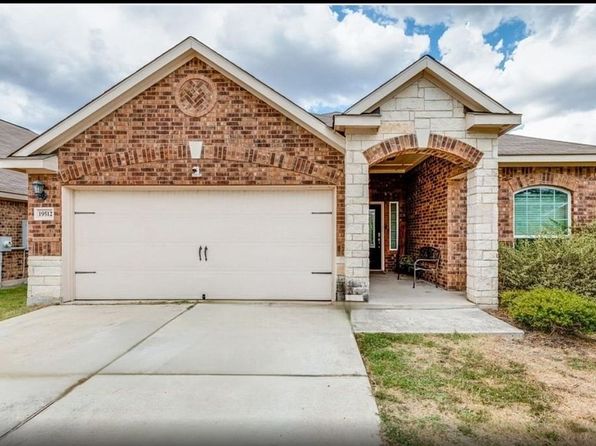 19512 James Manor St