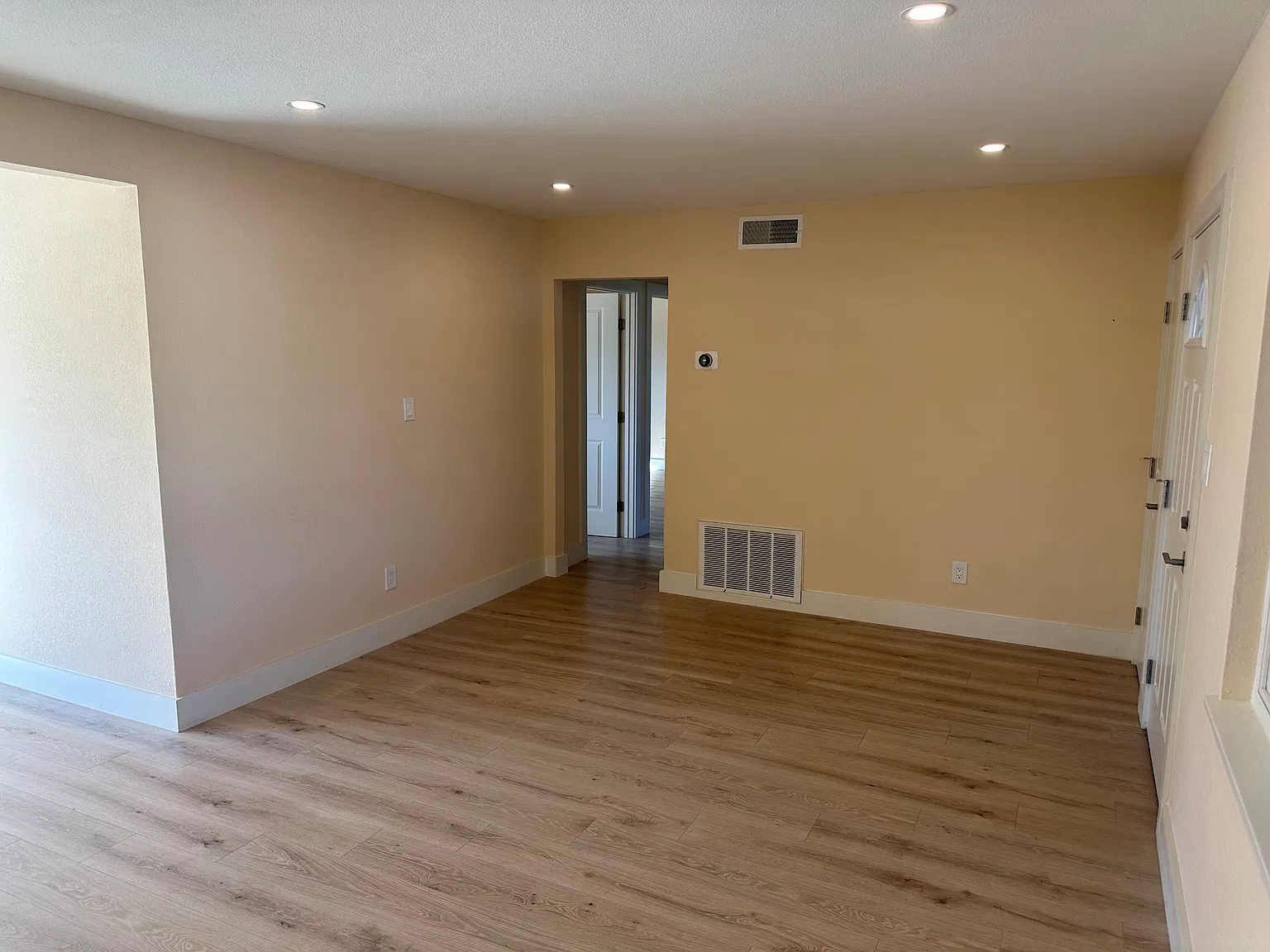 3 bed, 1021 sqft, $2,950 — Photo 3