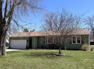 899 Winnie Ave, Windom, MN 56101