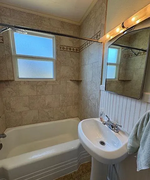 816 York St NE — Photo 15