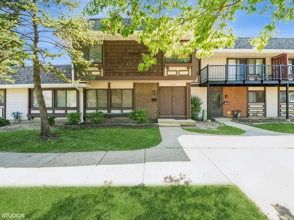 5546 Carmel Dr, Hanover Park, IL 60133
