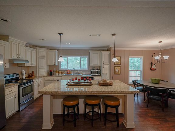 4th image of 817 Planters Dr N