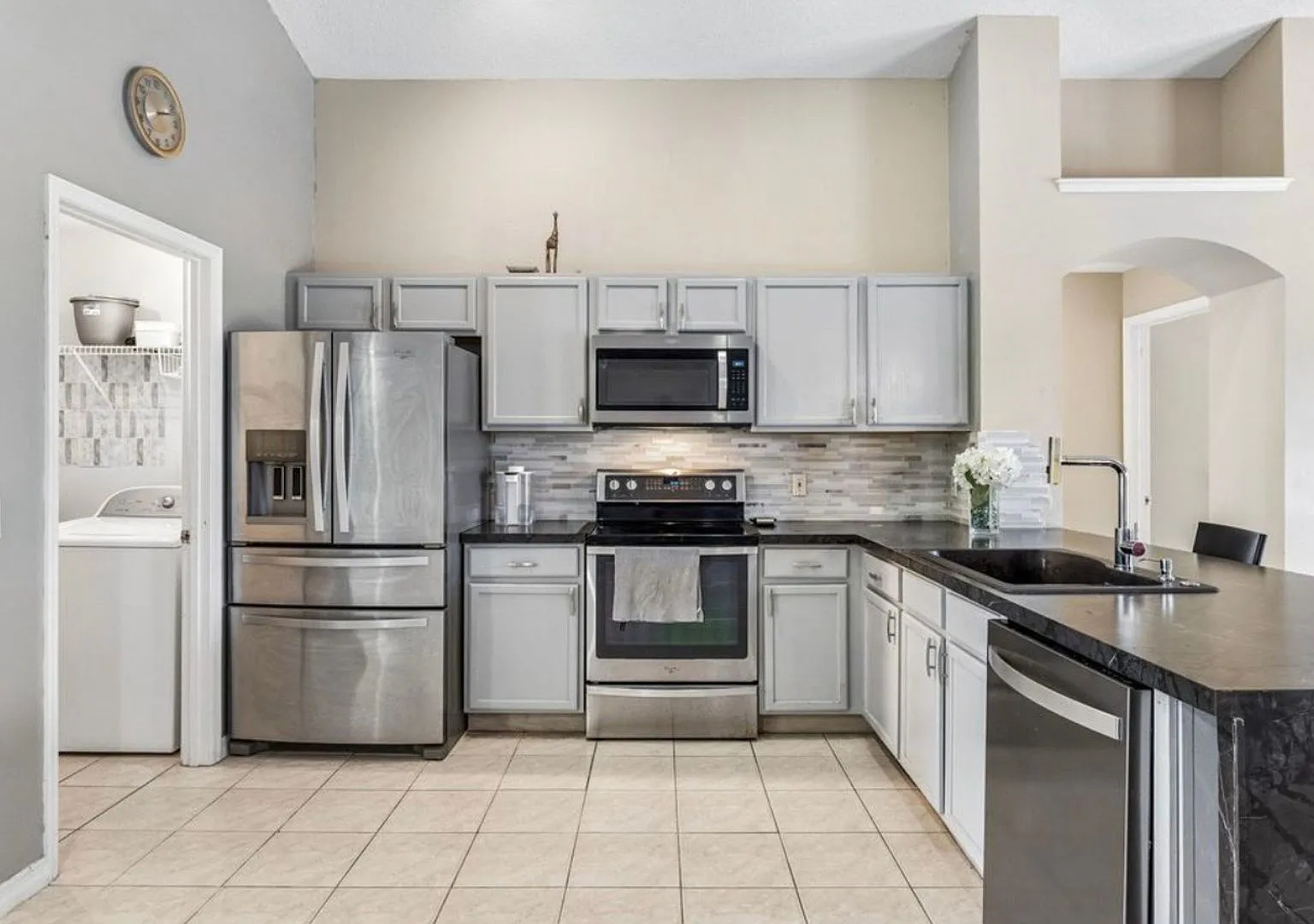 Pool Home For Rent - 3 Bedroom / 2 Bath - Disney Area With Energy Saving Solar Panels — Photo 4