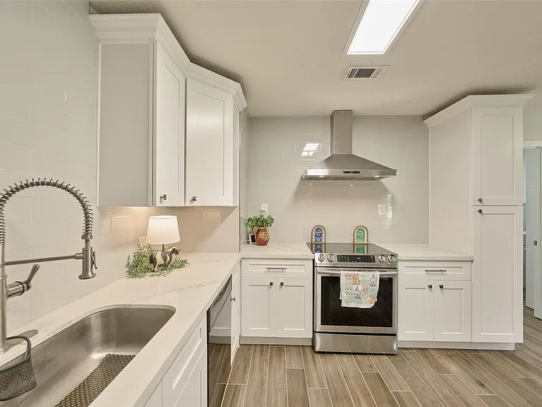 24803 Lori Ln — Photo 15