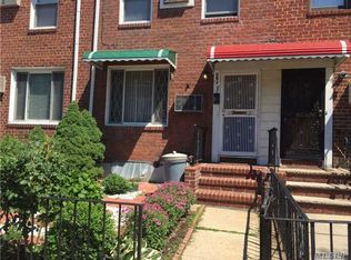 19407 Station Rd, Flushing, NY 11358