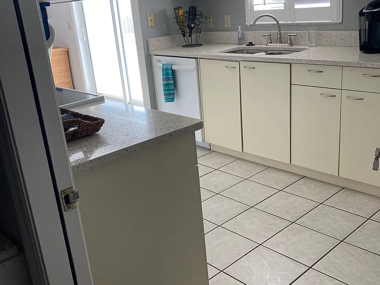 1201 Flores Ave — Photo 14