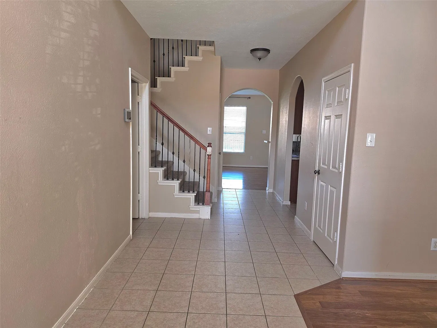 4 bed, 2.5 bath, 2456 sqft, $2,300 — Photo 2
