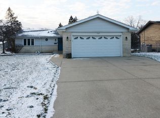 496 N 6th Ave, Addison, IL 60101