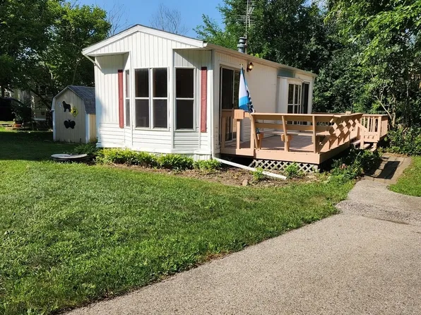1009 Bay Rd #11, McHenry, IL 60051
