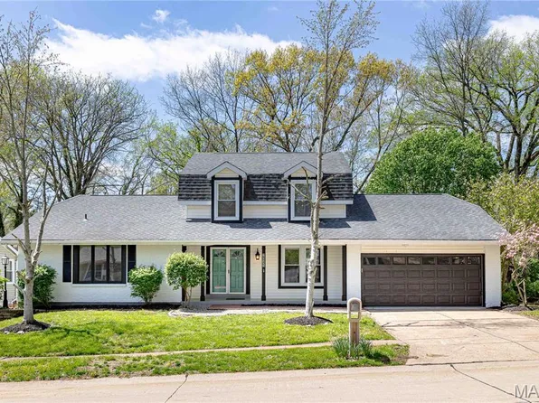 2045 Honey Ridge Ct, Chesterfield, MO 63017