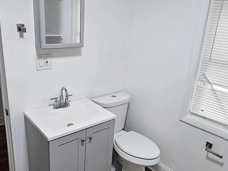 210 W McNeal St — Photo 8