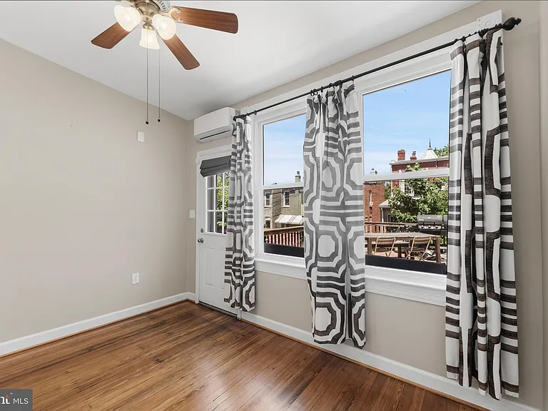 11 R St NW — Photo 28