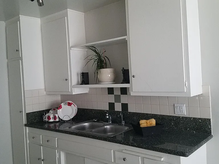 14015 Oxnard St — Photo 30