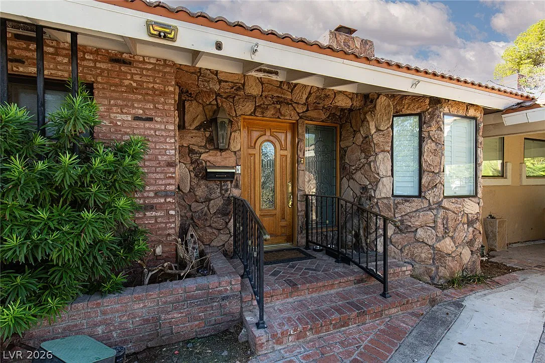 3 bed, 1934 sqft, $3,225 — Photo 4