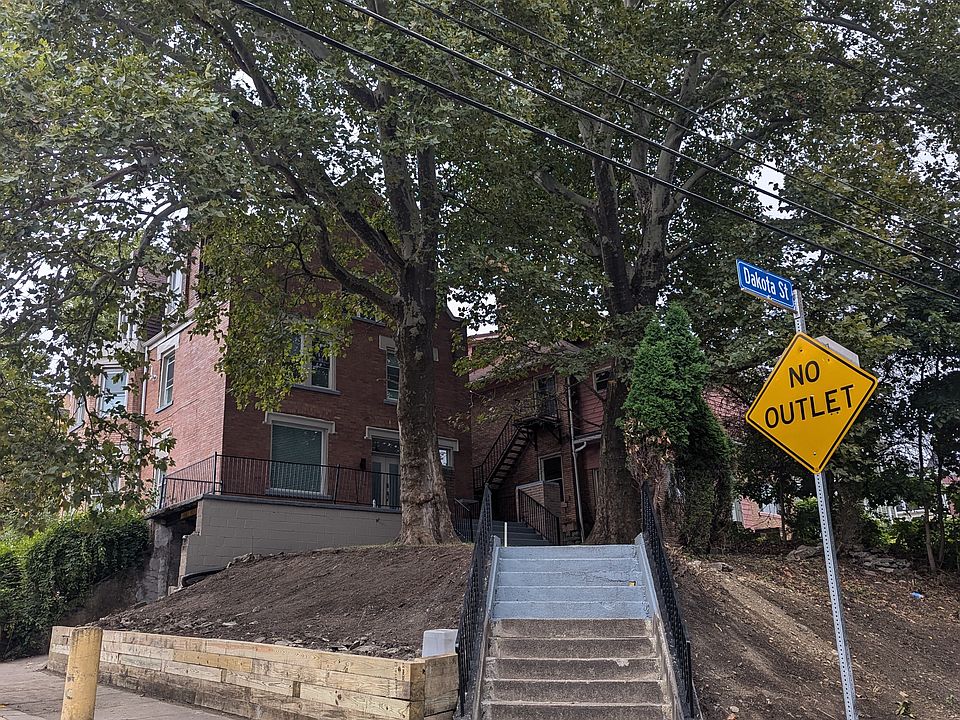 2nd image of 3300 Iowa St